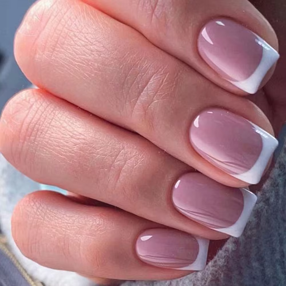 Faux ongles courts et carrés pour couples, nail art, rose, français, rendez-vous en plein air, soiré