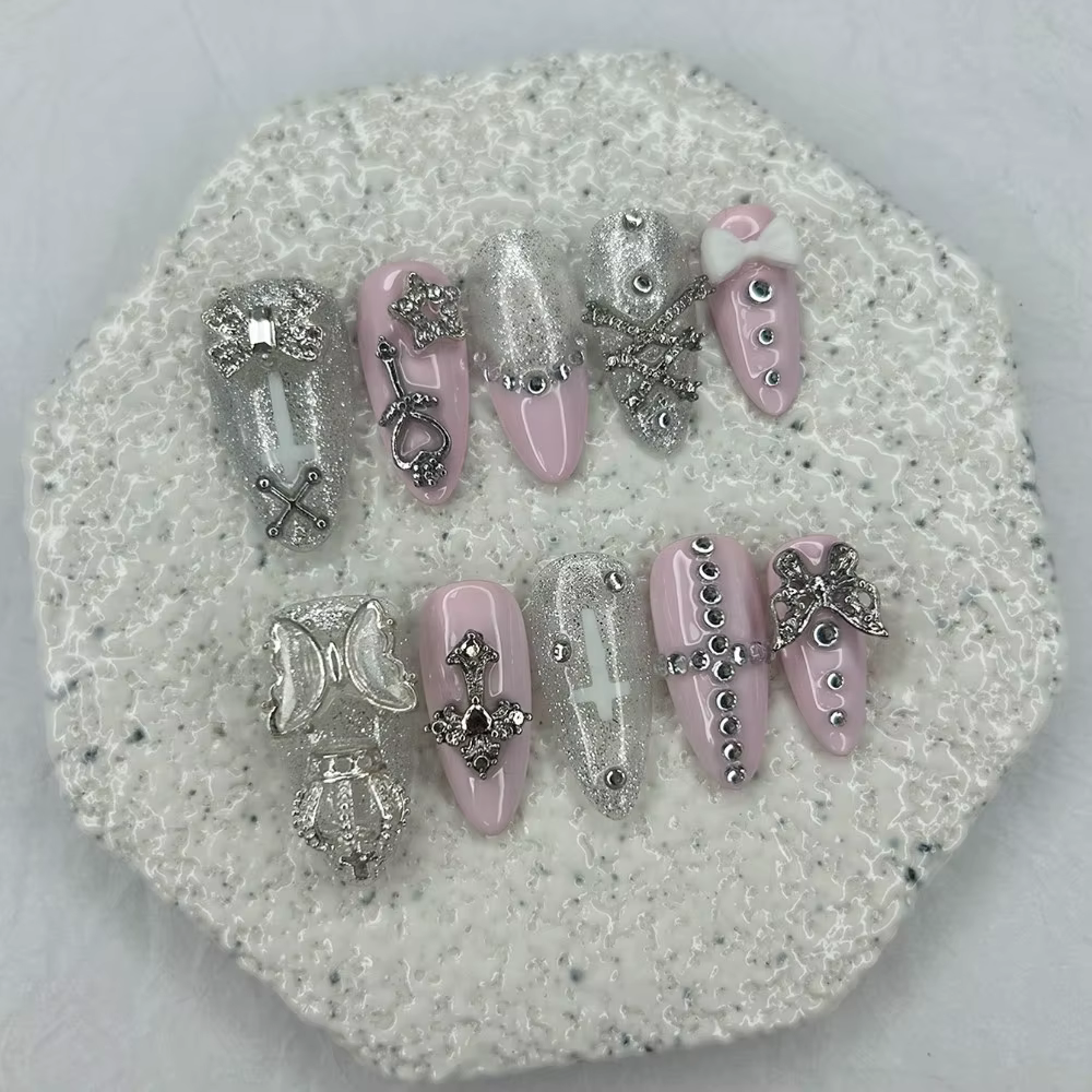 Y2K mignon Gyaru français amande presse à la main sur les ongles 3D papillon étoile croix diamant fa