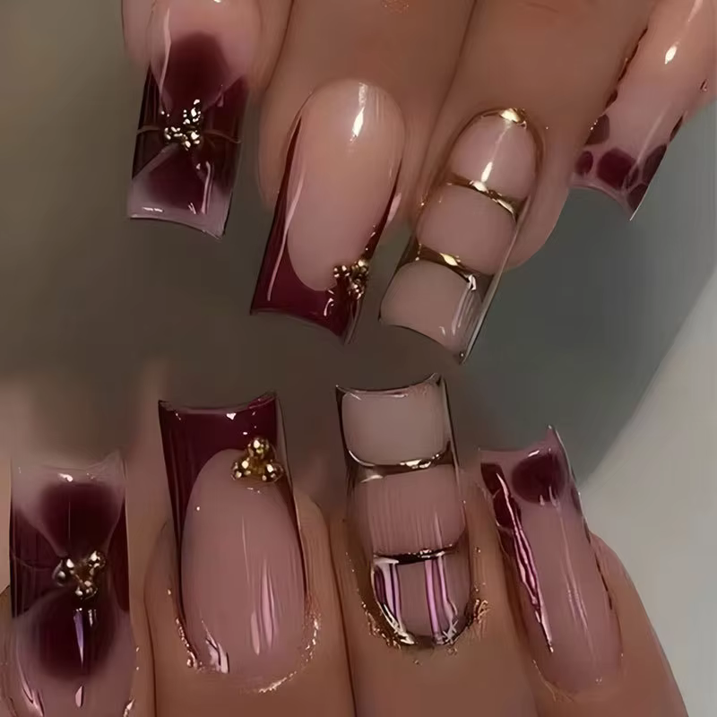 24 pièces bordeaux Floral doré rayure press-on ongles carrés cadeau de manucure fait à la main avec 