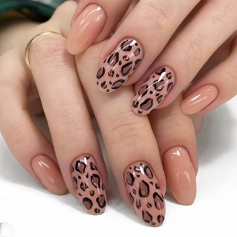Faux ongles ovales à tête ronde courte, 24 pièces, avec motif de poisson coloré, à pression, finitio