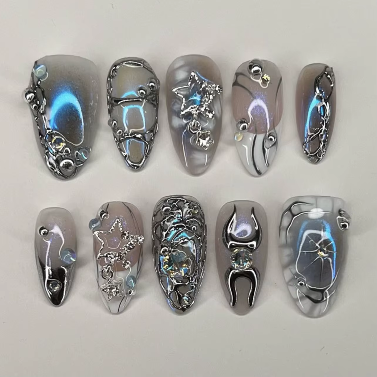 24 pièces faux ongles fille épicée arc argenté avec diamant faux ongles avec colle amande presse sur