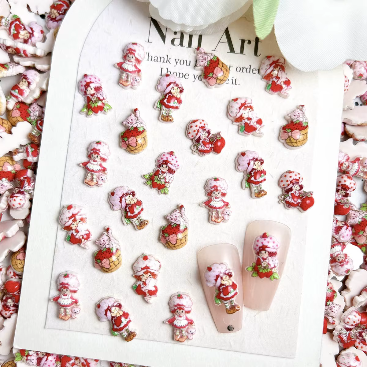 30 pièces simulé dessin animé mignon fraise fille résine ongles breloques 3D créatif doux fraise cha
