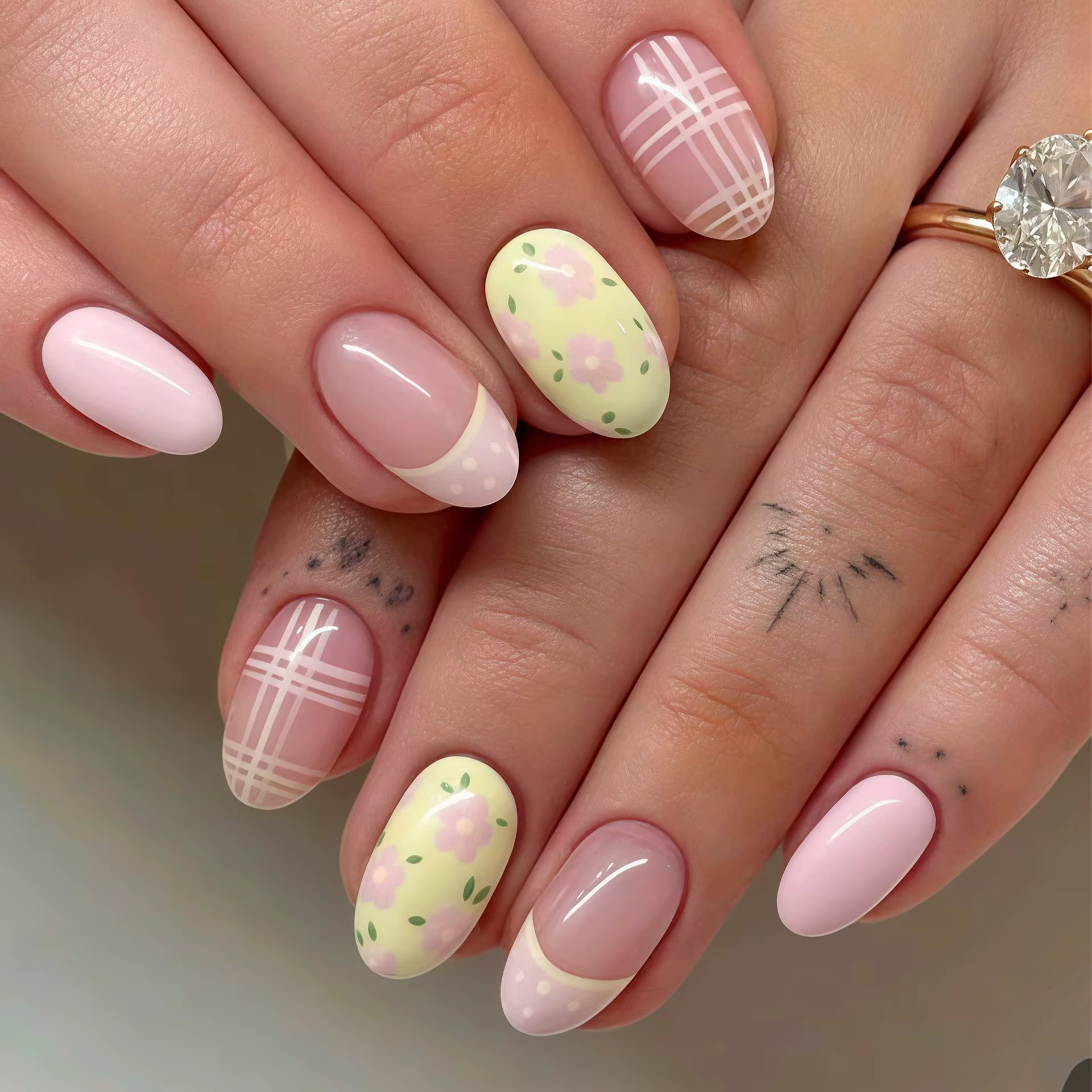 24 faux ongles courts et ronds d'été, motif poisson mignon, avec colle, style plage, roses, étoiles,