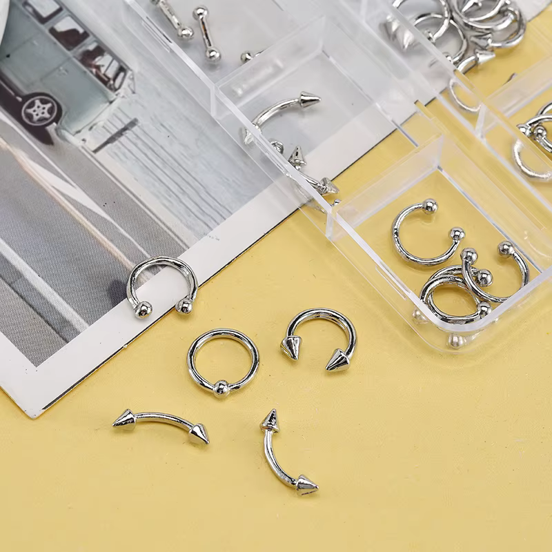 Rivets d'art d'ongle en métal punk-décorations d'ongles gothiques fendues