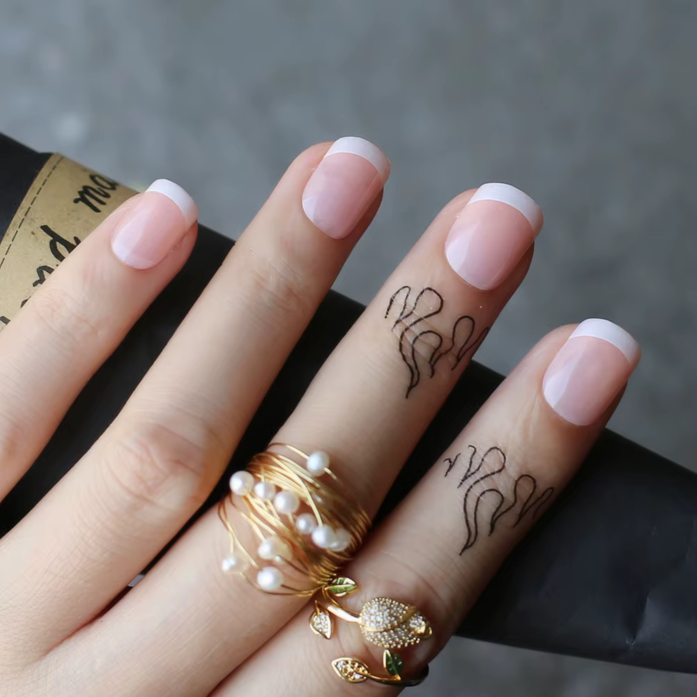 Faux ongles français carrés courts