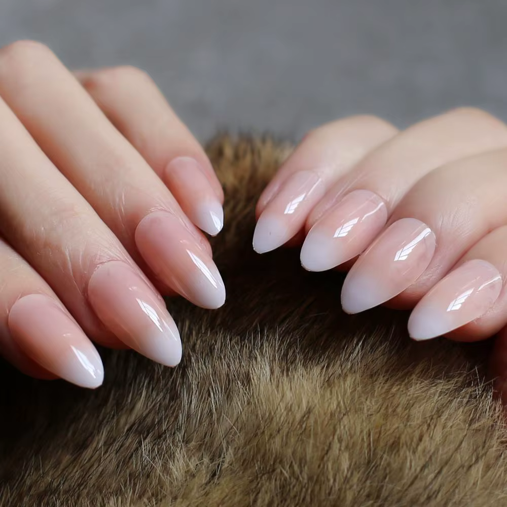 Faux ongles français stiletto