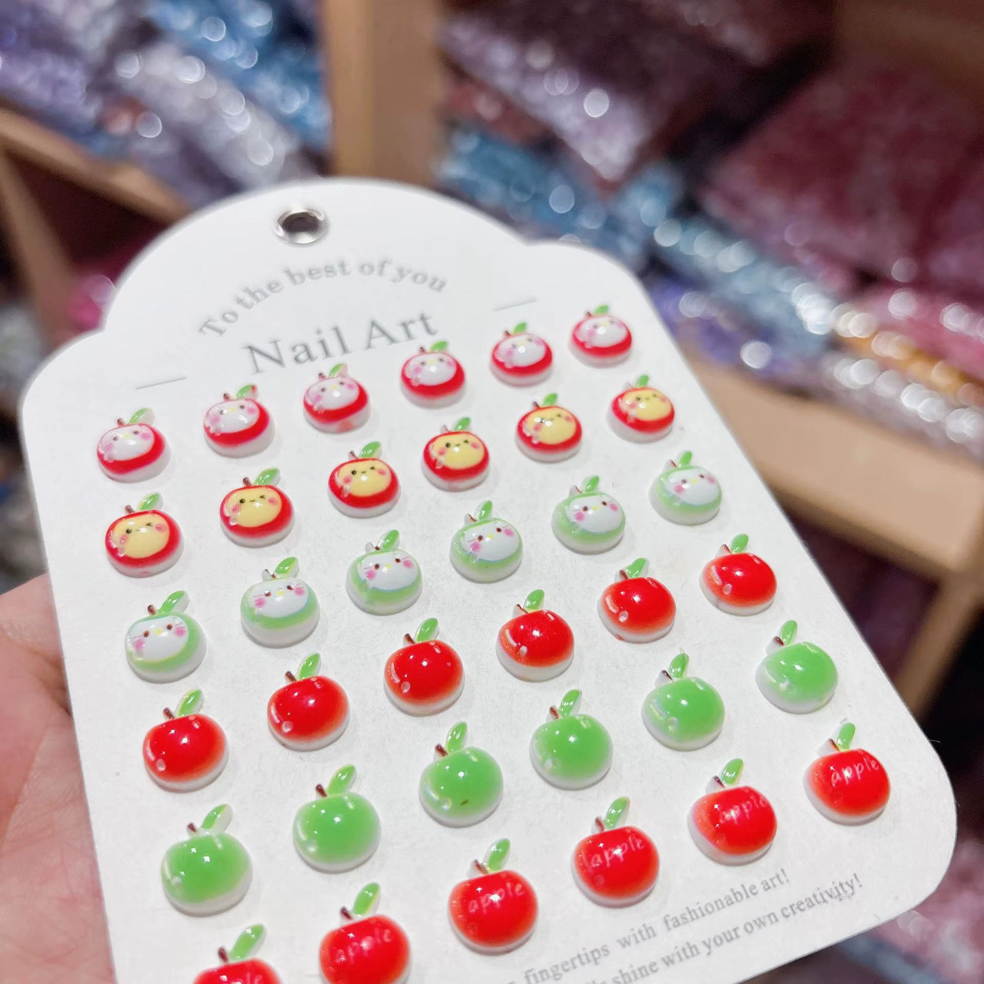 100 pièces/paquet de breloques pour ongles en forme de pomme de dessin animé 9×12mm - Décorations d'ongles en résine