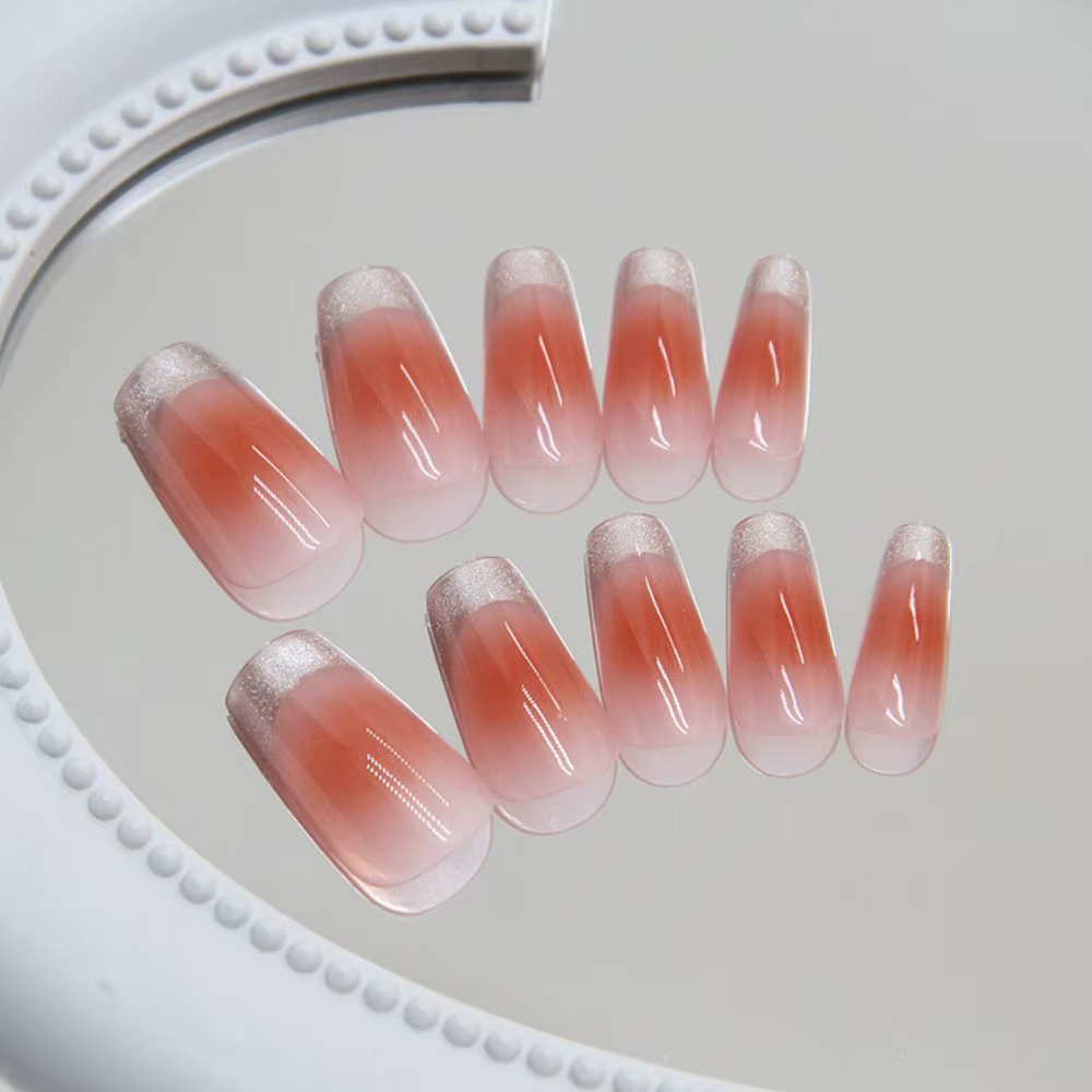 Faux ongles longs de ballerine à la mode