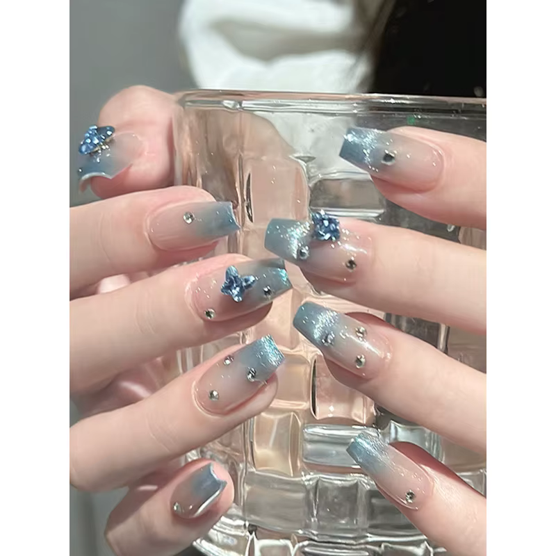10 pièces ongles en forme de cercueil avec papillon irisé