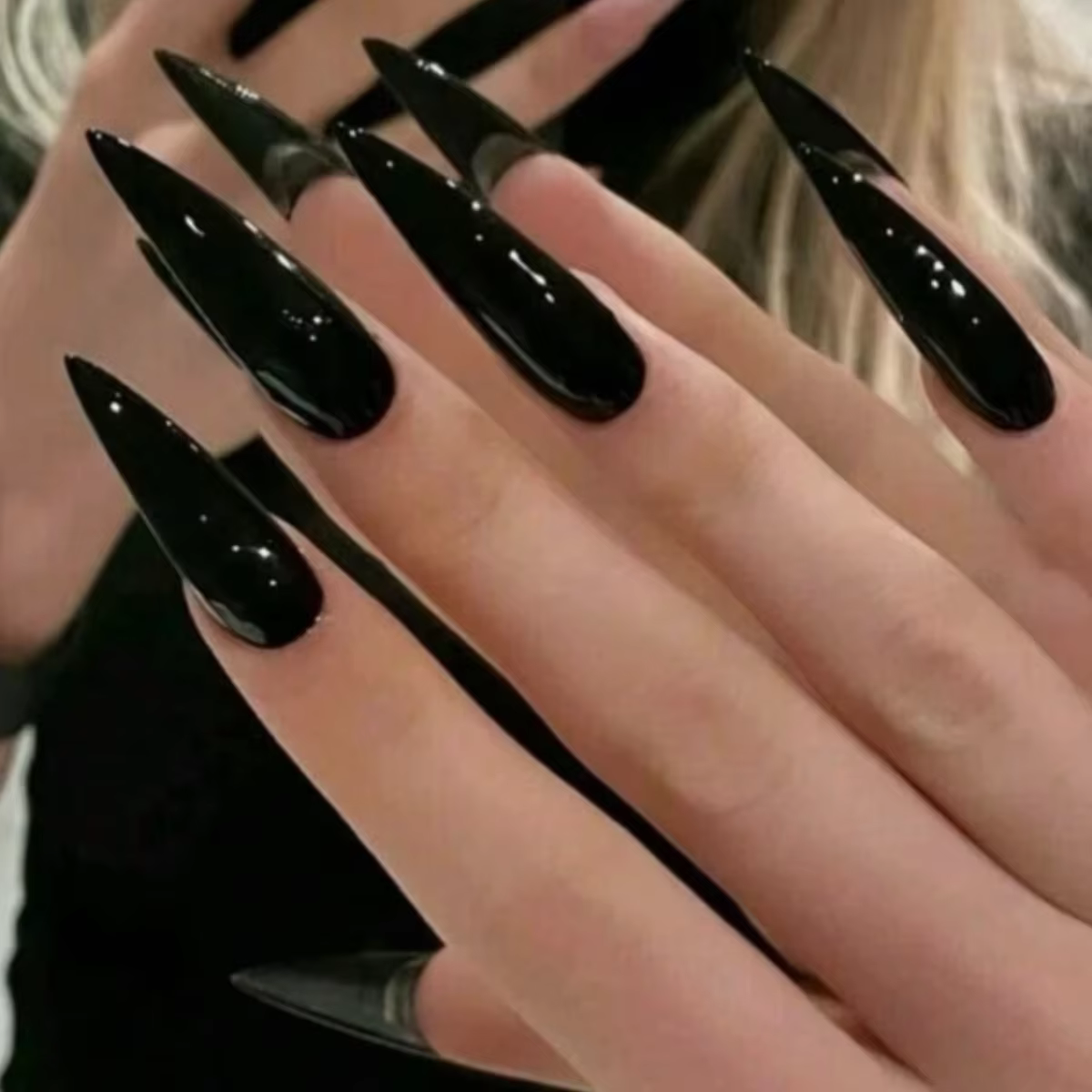 Transformez vos ongles avec 24 pièces Extra Long Stiletto style français moderne classique simple noir couleur unie