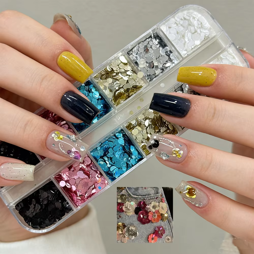 1 boîte de paillettes pour ongles en forme de fleurs 3D colorées
