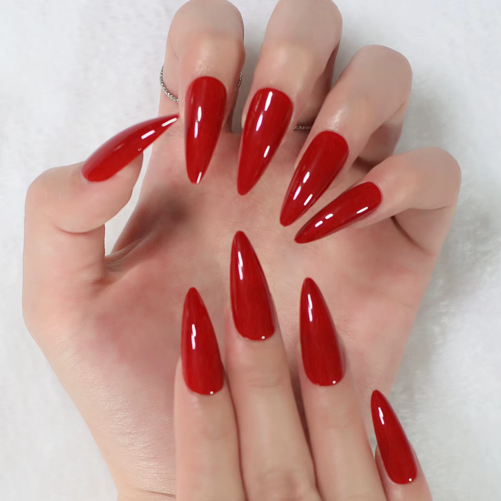 presse sur faux ongles stiletto finitions rouge brillant