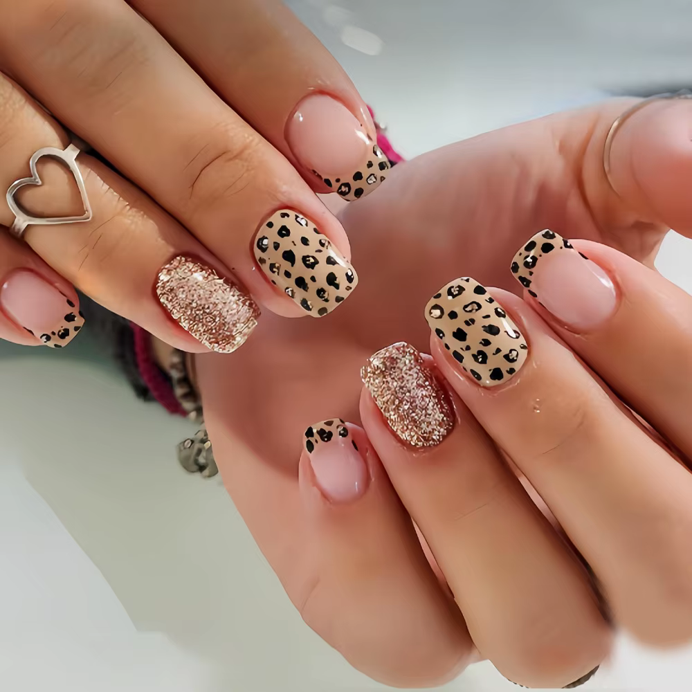 Faux ongles courts et longs pour femmes et filles