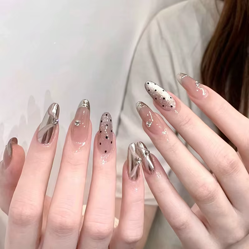 Faux ongles moyens pour femmes et filles