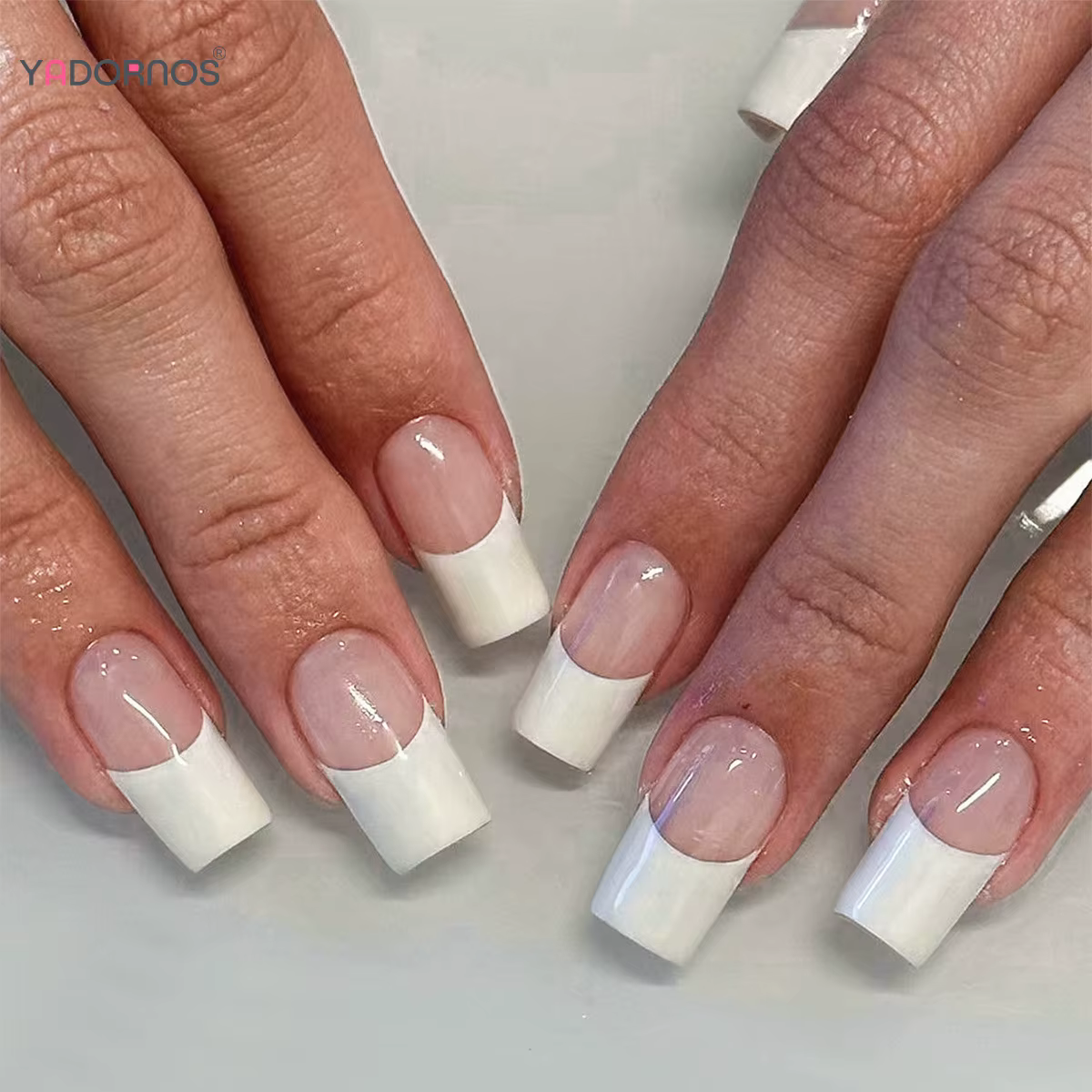 Manucure à charme Simple 24 pièces faux ongles français blancs couleur chair longueur moyenne presse carrée