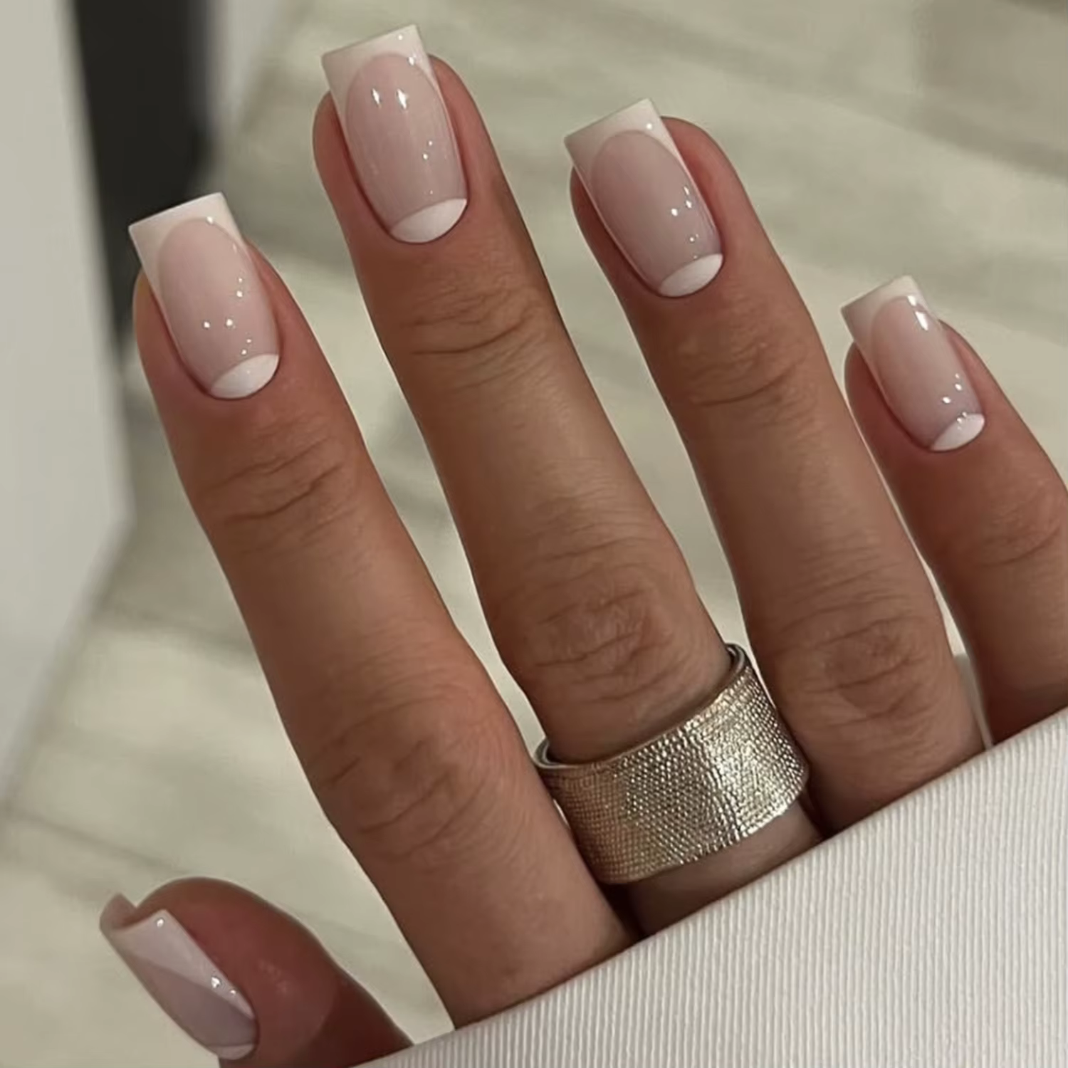 Faux ongles carrés courts à rayures colorées style French