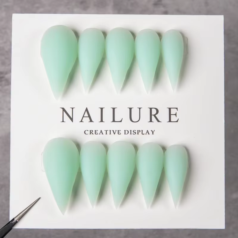 Faux ongles longs à presser