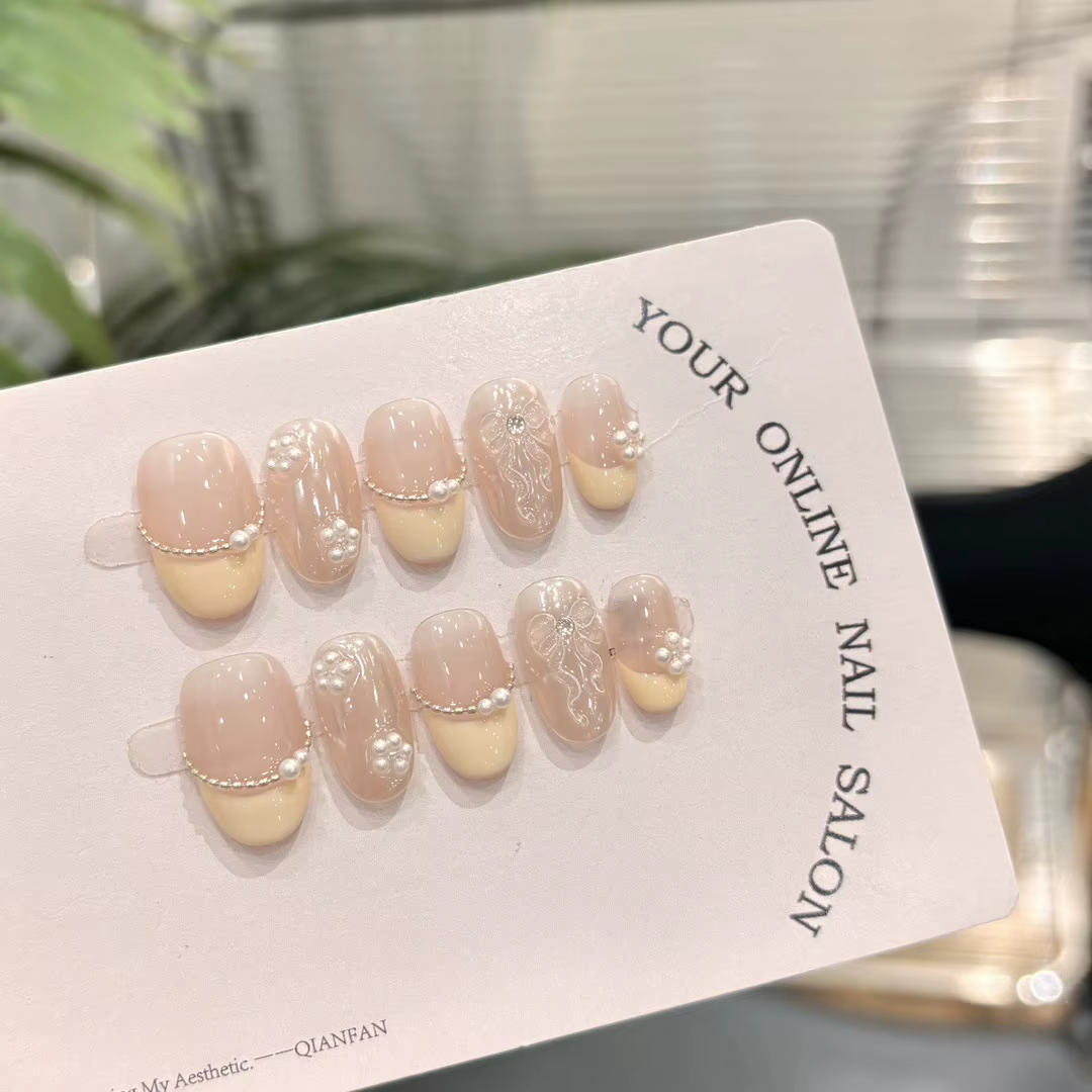 Faux ongles ovales Beige faits à la main