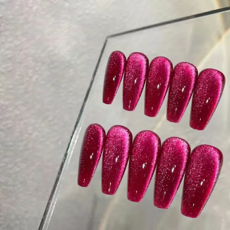 Faux cercueil fait à la main avec colle
