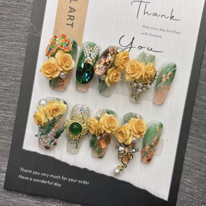 10 pièces de haute qualité à la main presse sur les ongles palais Style rétro jaune sculpté émeraude pur fait