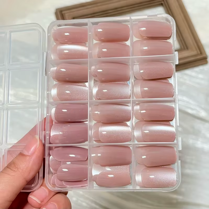 144 faux ongles à presser effet œil de chat rose nude
