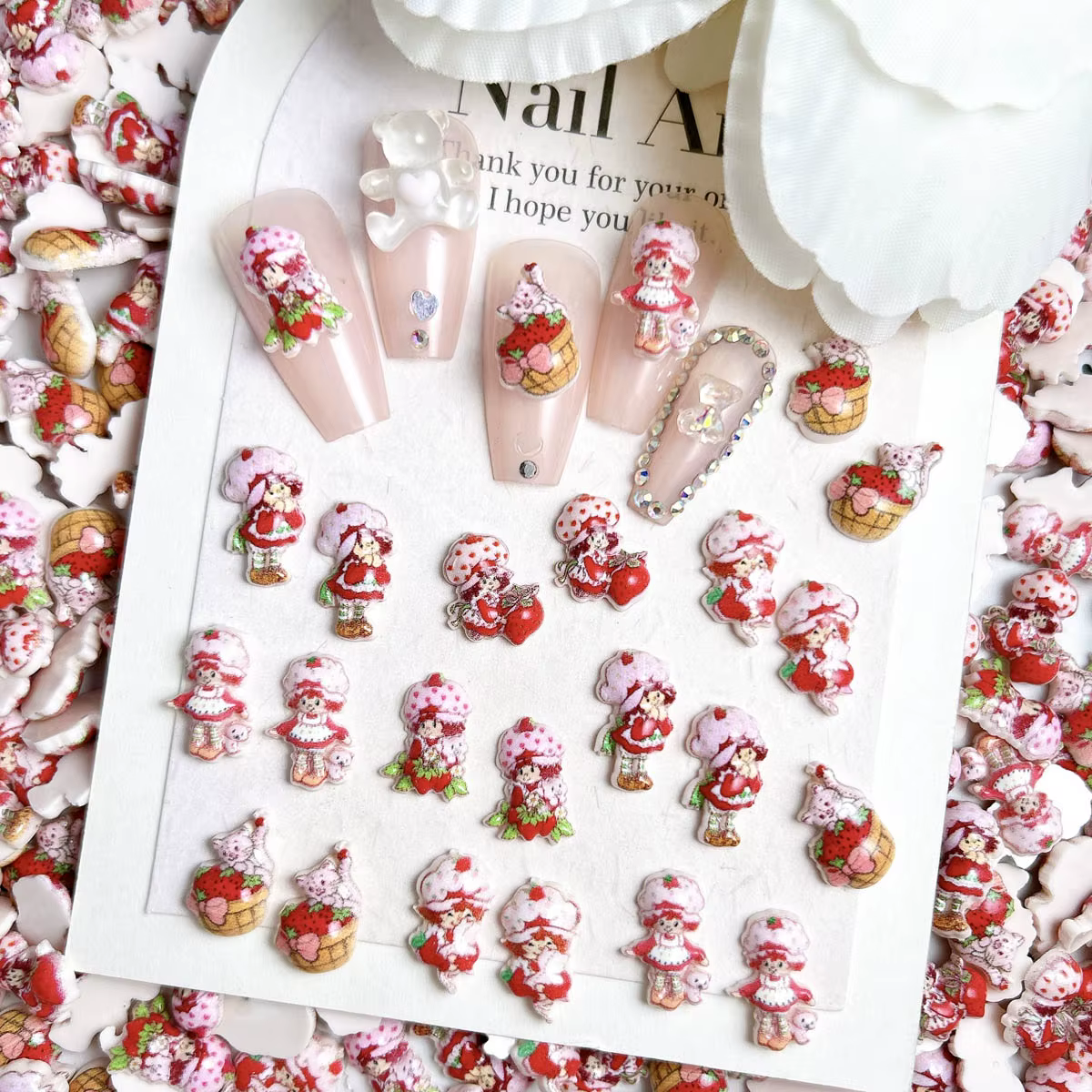 20 pièces doux dessin animé fraise fille résine Nail Art breloques 3D créatif lumineux