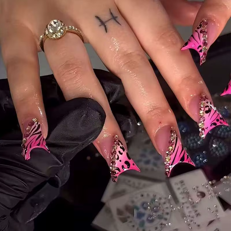 24 faux ongles roses imprimé léopard