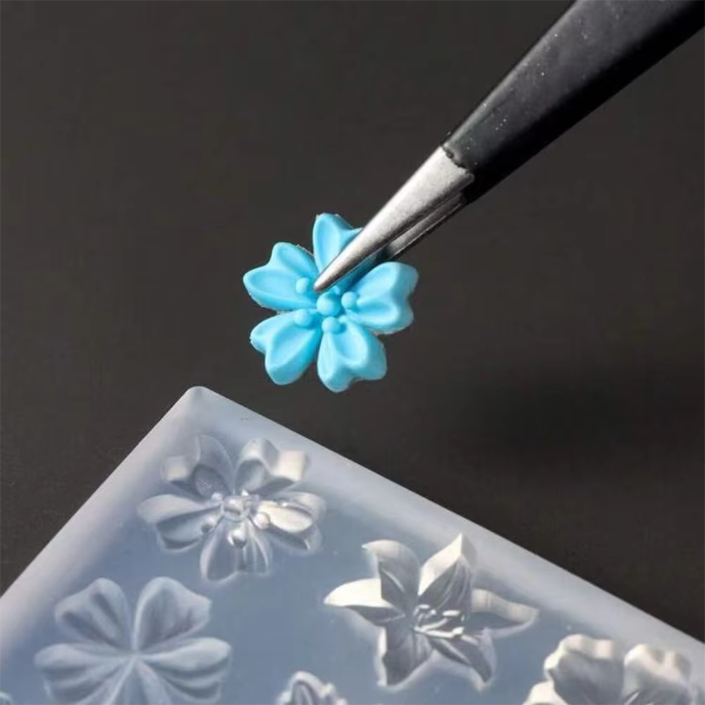 Moule à ongles en silicone motif pétales de fleurs printanières