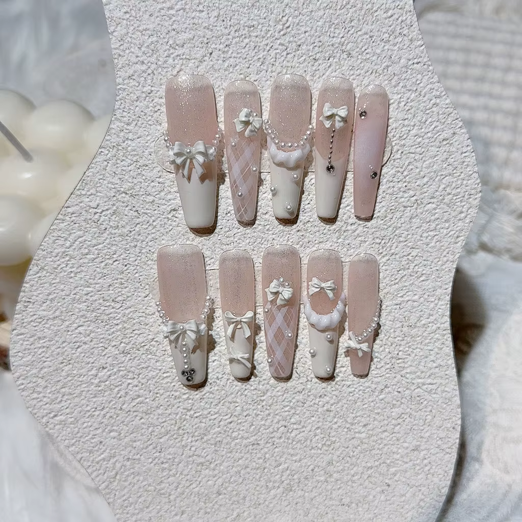 Mignon 3D perle arc français à la main presse sur les ongles doux jupe à carreaux Ballet longue Nail Art