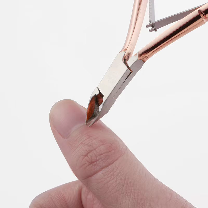 Pince à cuticules pour ongles