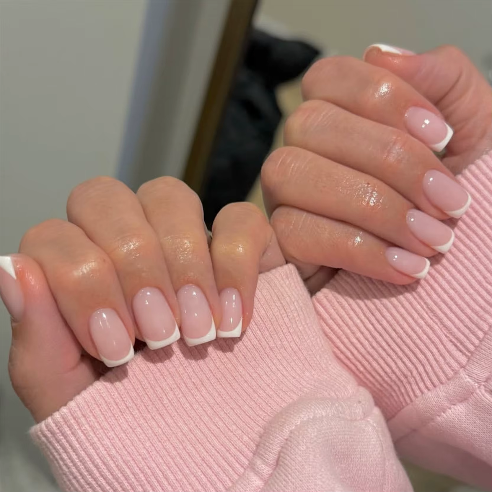 24 faux ongles courts carrés blancs simples à presser
