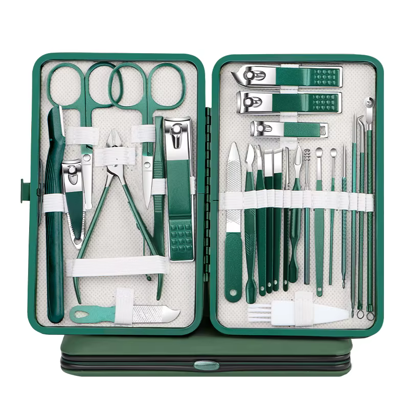 Ensemble professionnel de manucure et pédicure avec coupe-ongles
