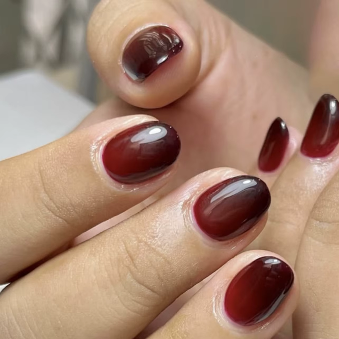2025 Ins Simple presse sur ongles points noirs impression faux