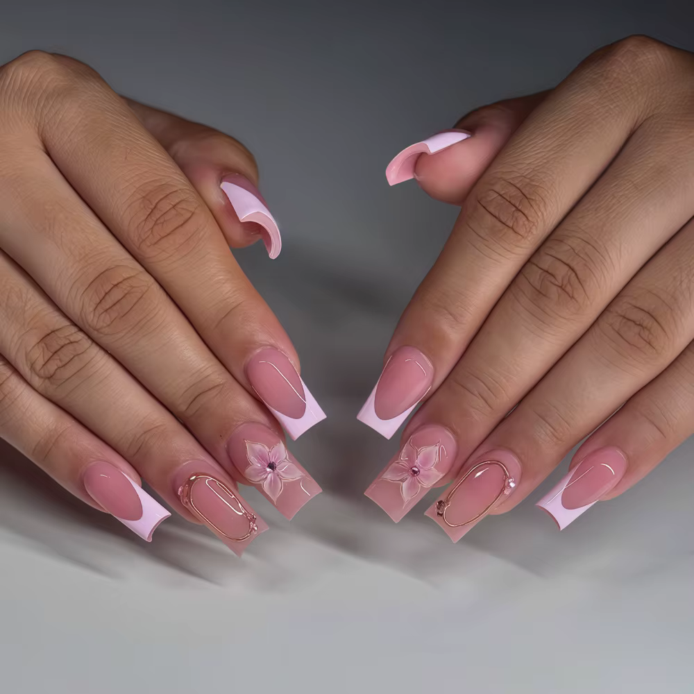 Manucure à la française style « ins » – ongles décoratifs avec motifs floraux