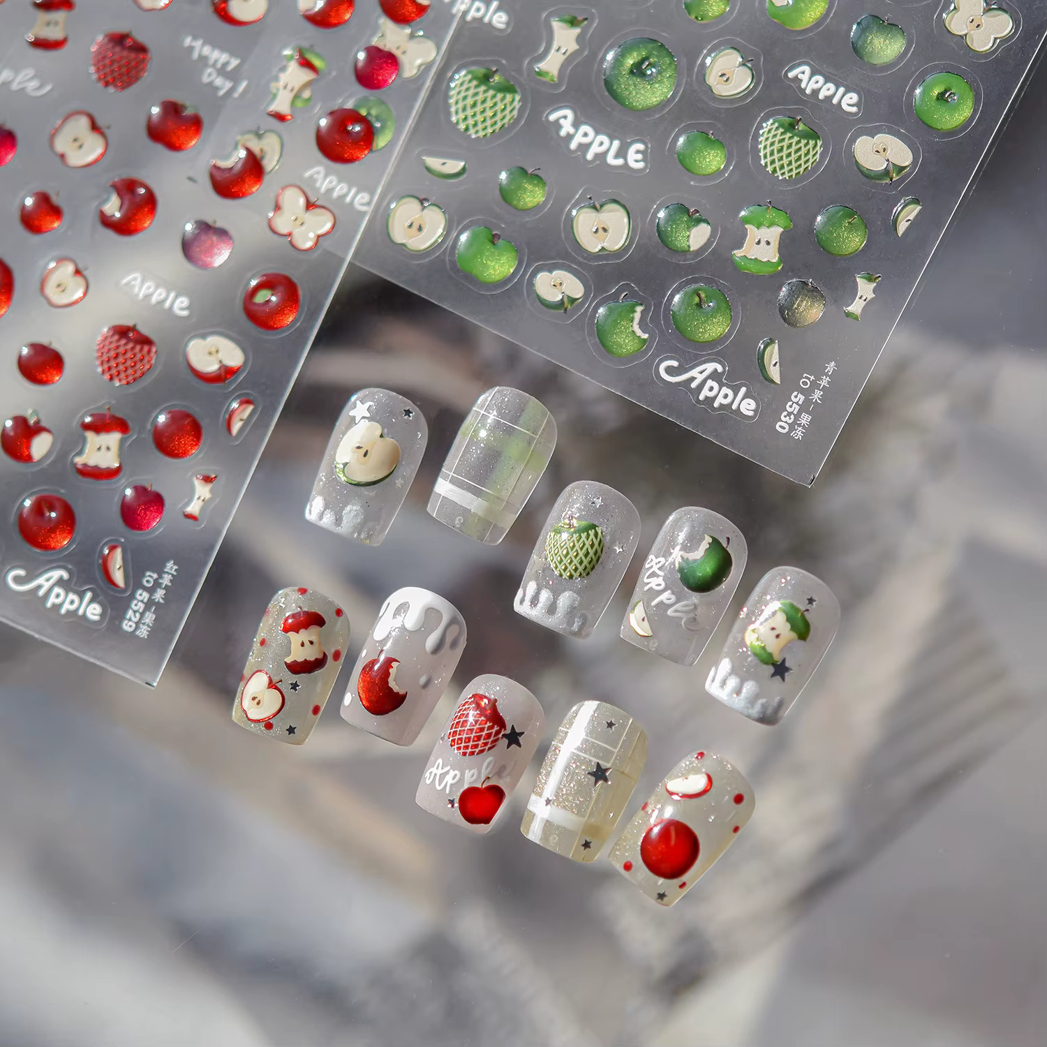 Autocollants pour ongles en forme de pomme rouge et verte