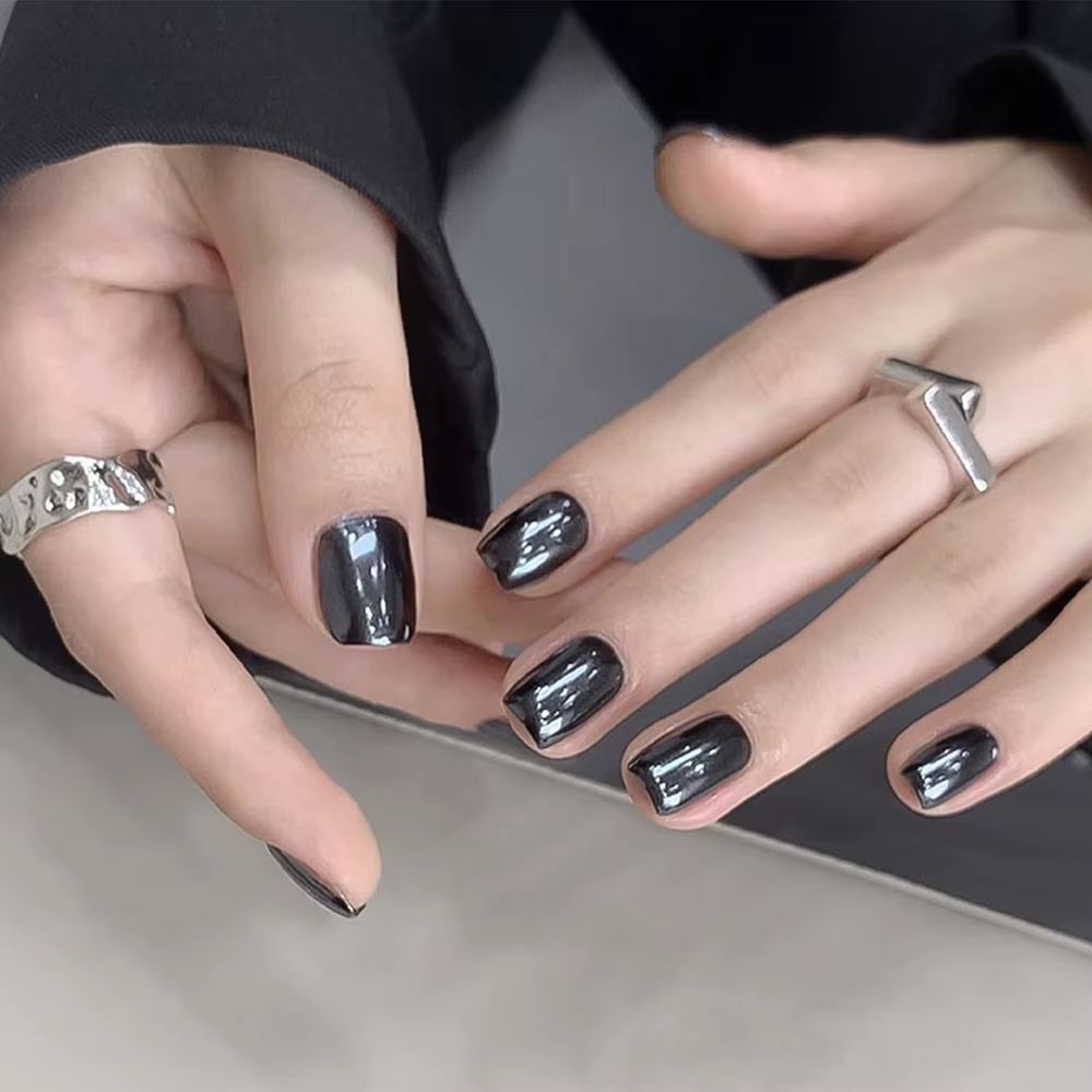 Poudre à ongles chromée noire brillante
