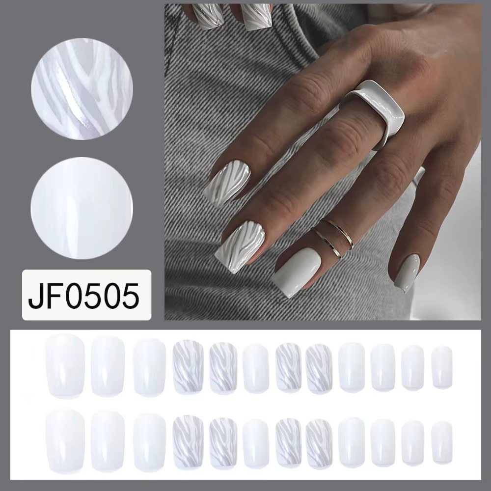 Faux ongles carrés courts