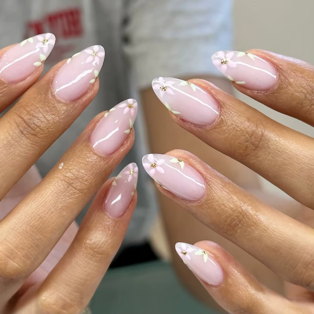 Mignon petites fleurs couleur nue Nail Art Simple faux ongles détachable fini