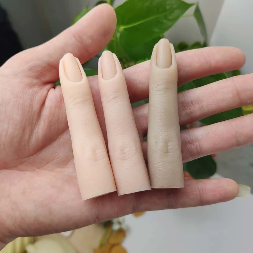 Modèle d'entraînement articulé pour nail art