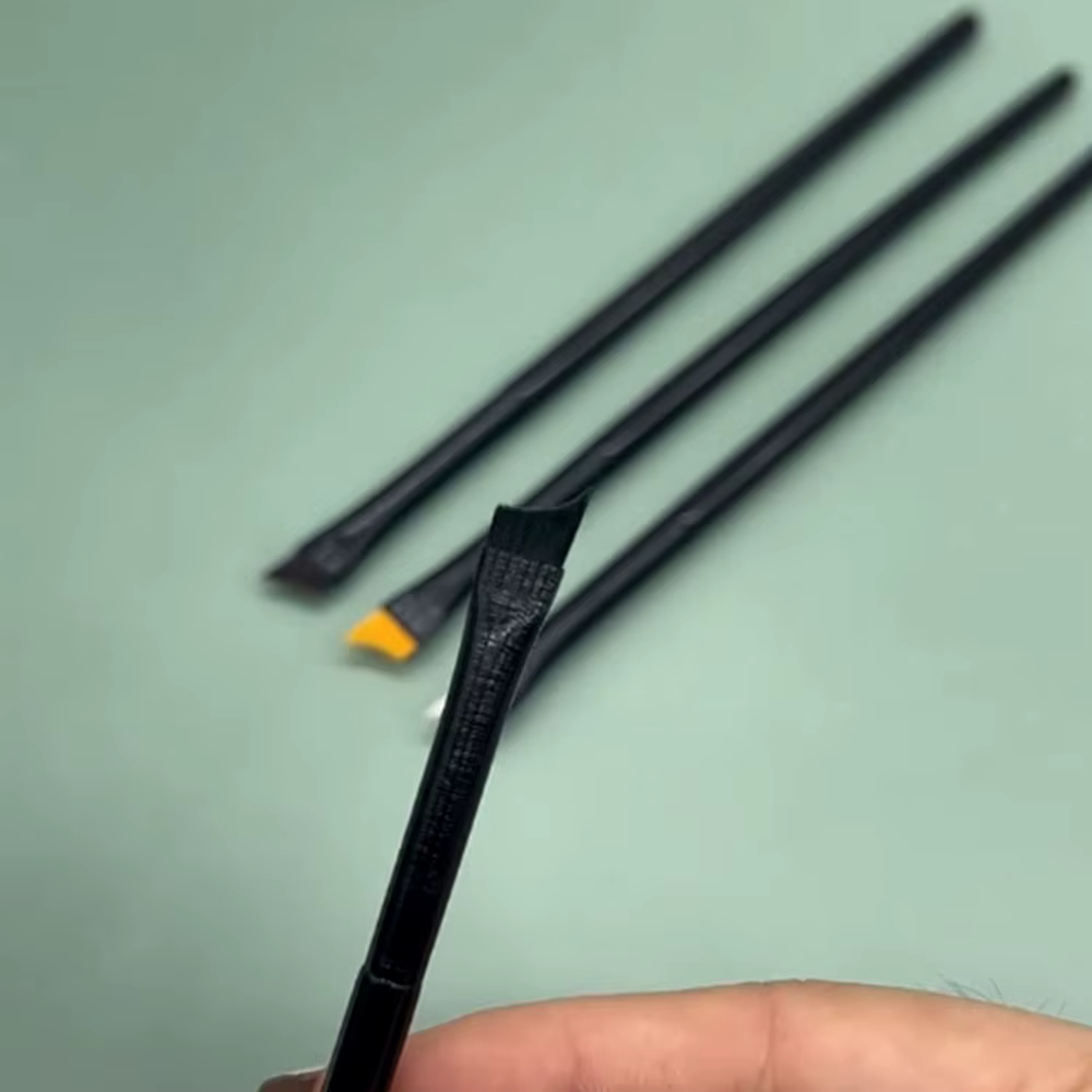Brosse à ongles à tête Oblique noire