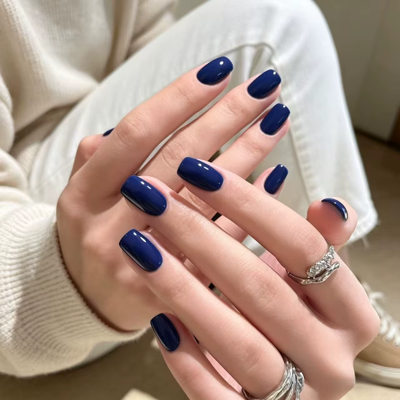 Vernis à ongles gel UV bleu saphir