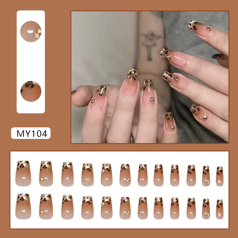 Faux ongles longs à presser
