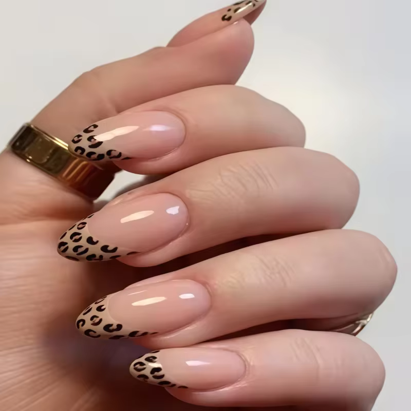 24 paires d’ongles artificiels de style minimaliste, à motifs léopard et de forme amande, élégants et simples, avec une touche de charme à la mode.