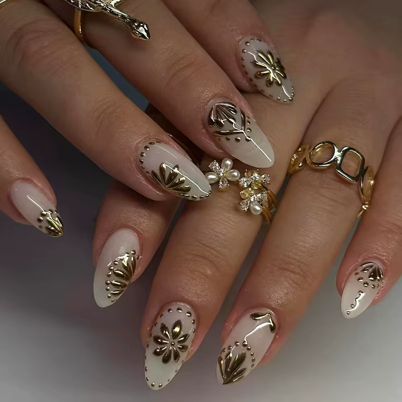 Faux ongles français simples avec tête d'amande