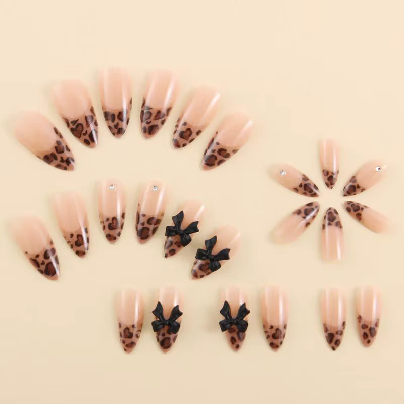 24 faux ongles français en amande