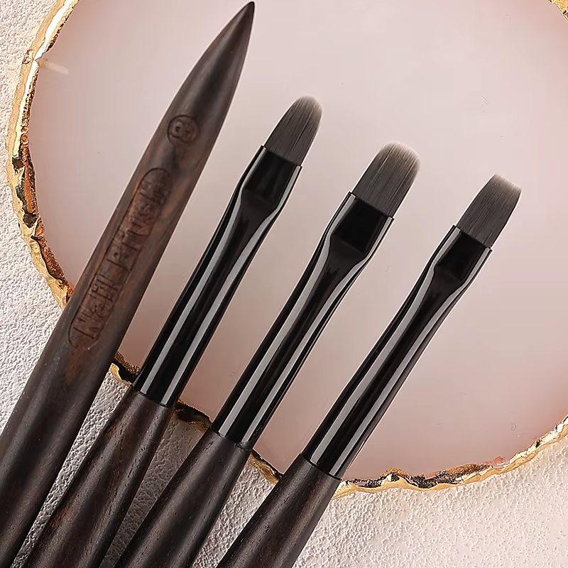 12 styles de pinceaux à ongles pour manucure
