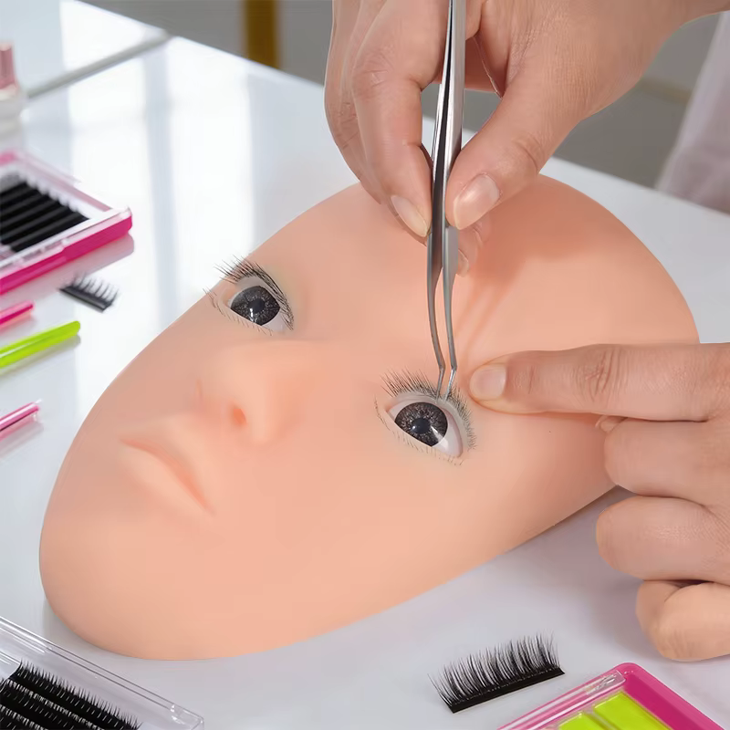 Tête d'entraînement professionnelle pour extensions de cils avec peau artificielle ultra-douce pour les techniciennes en cils, usage en salon