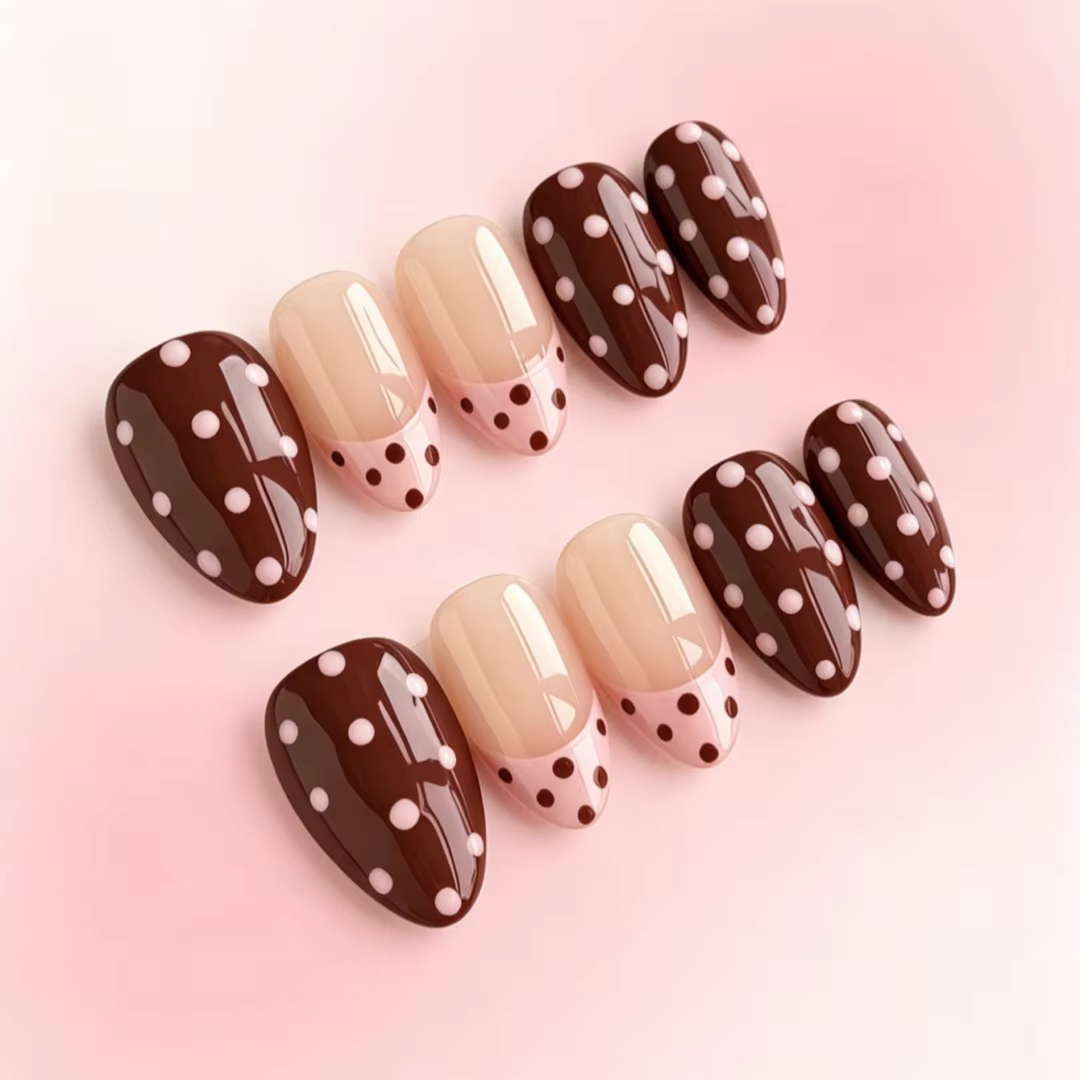 10 faux ongles faits à la main