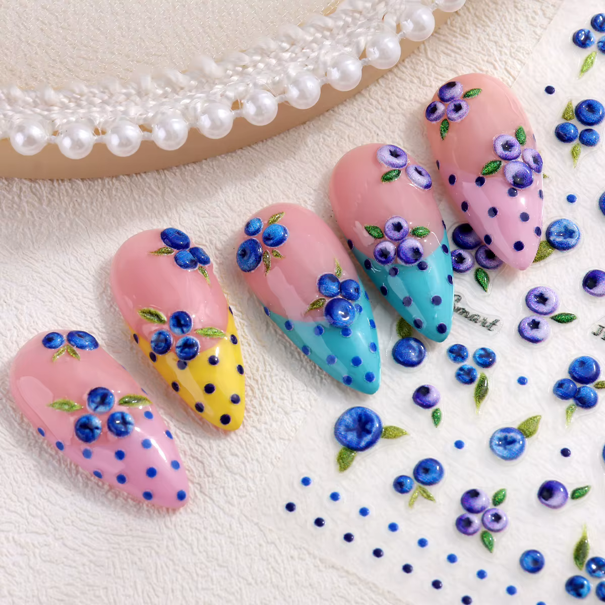 Autocollants pour ongles mignons motif myrtille dessin animé