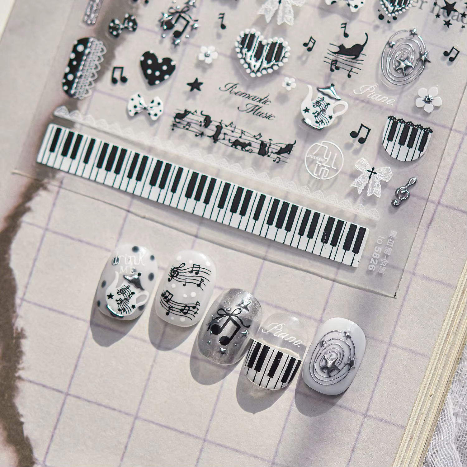 Autocollants pour ongles sur le thème de la musique vintage